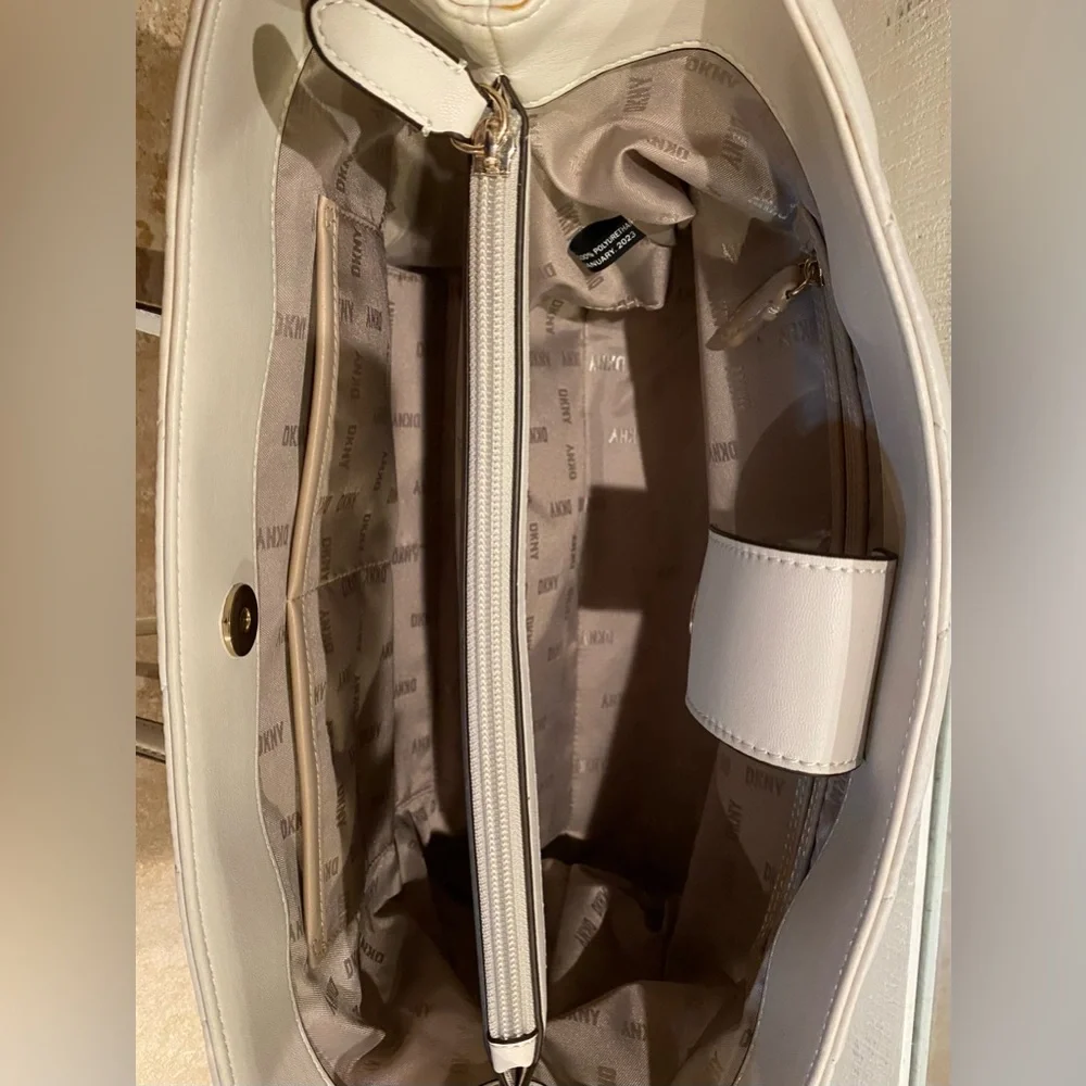 NWOT DKNY Medium Veronica Cream Quilted Satchel Shoulder Bag Gold-Tone Chain - Picture 11 of 16